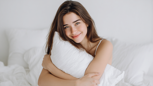 Hedvábné polštáře: zázrak pro pleť a vlasy, nebo jen další trend?